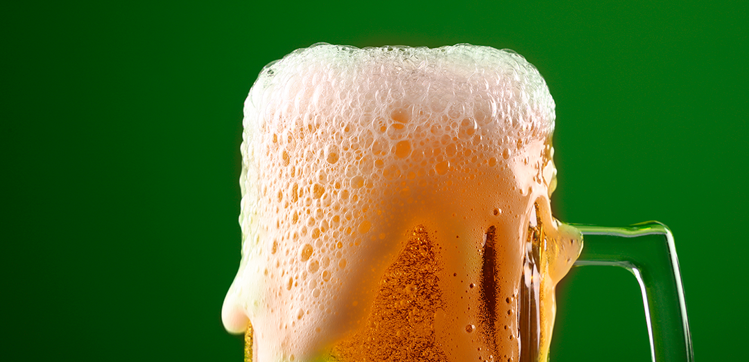 Você está visualizando atualmente Qual é a importância da espuma do chopp ou da cerveja?